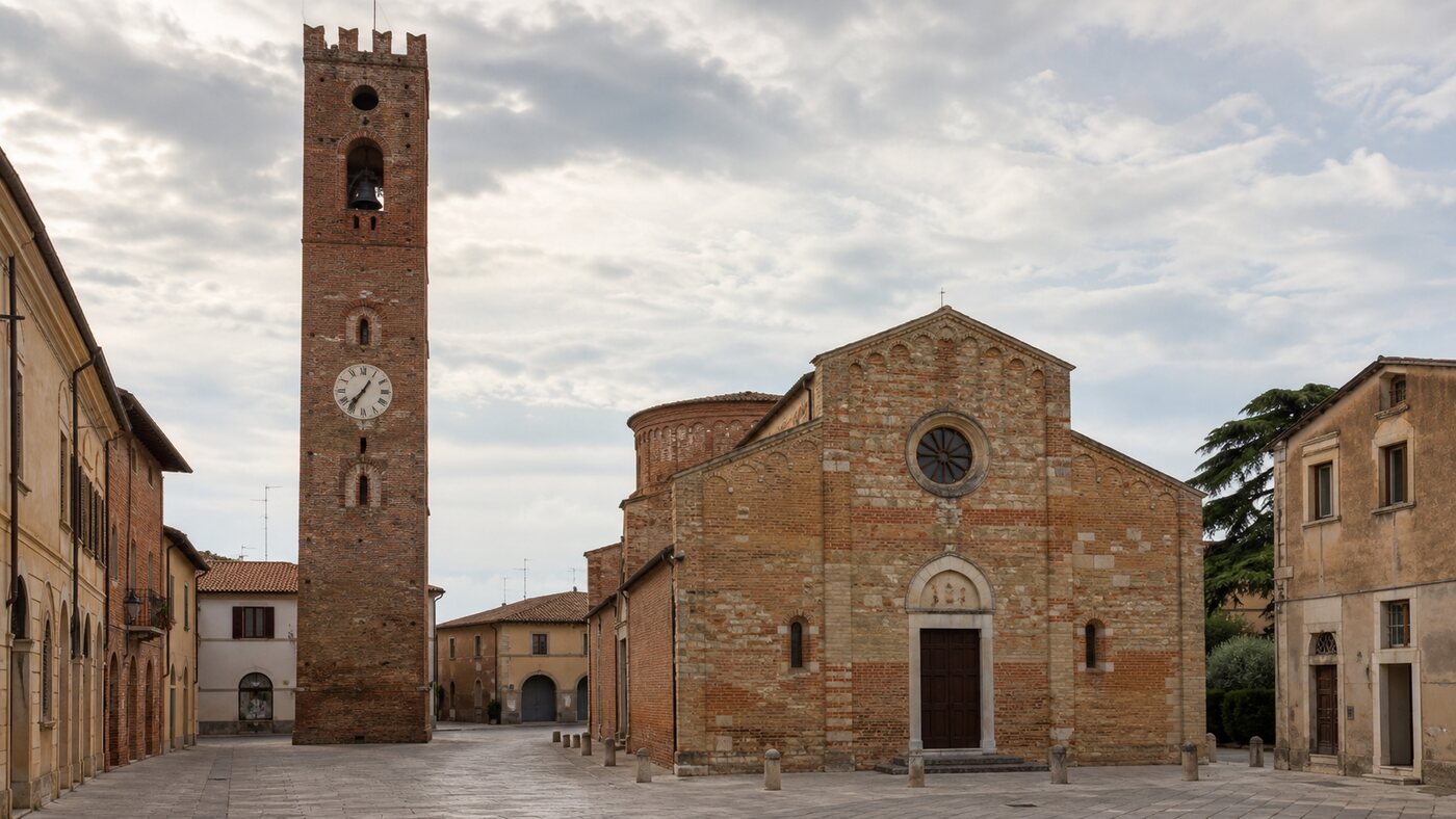 Veduta della Torre Civica e della pieve di Santa Maria a Cascina
