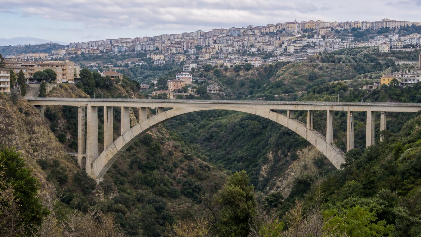 Veduta del Ponte Bisantis sulla valle della Fiumarella a Catanzaro