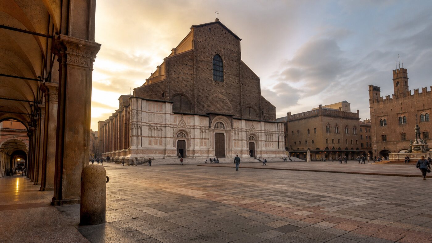 Immagine editoriale di Piazza Maggiore nel centro di Bologna