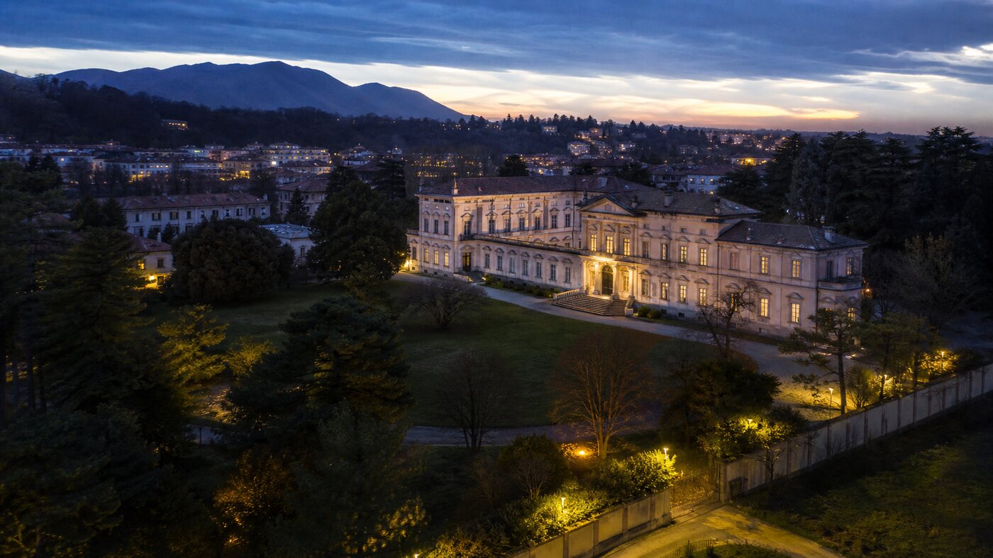 Veduta di Villa Lurani Cernuschi e del parco a Cernusco Lombardone