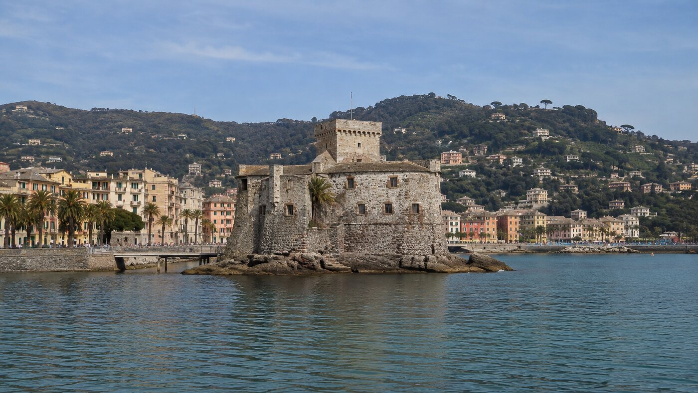 Veduta del Castello sul mare a Rapallo