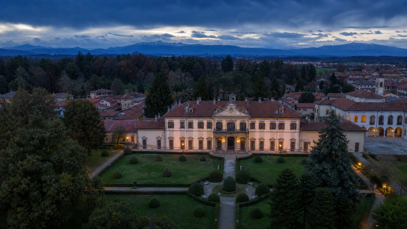 Veduta di Villa Soranzo e del parco a Varallo Pombia